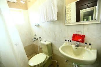 Capital O 10546 Parkway Inn Chennai Exterior foto
